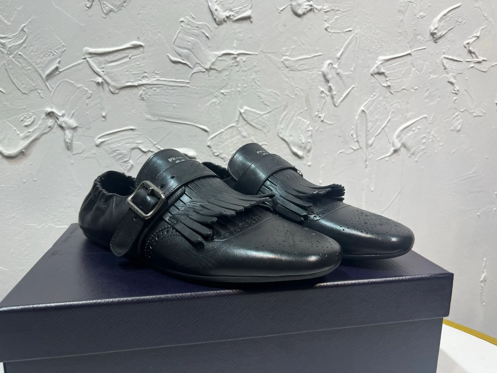 P800 prada derby2025 spring and autumn latest Prada slip-on retro men's leather shoes, Shuffle tassel strap Monk shoes, original one-to-one development, outsole one-to-one molding, upper cowhide, lining and foot cowhide, rubber sole, original packaging black and brown 2 colors, code number: 39-46